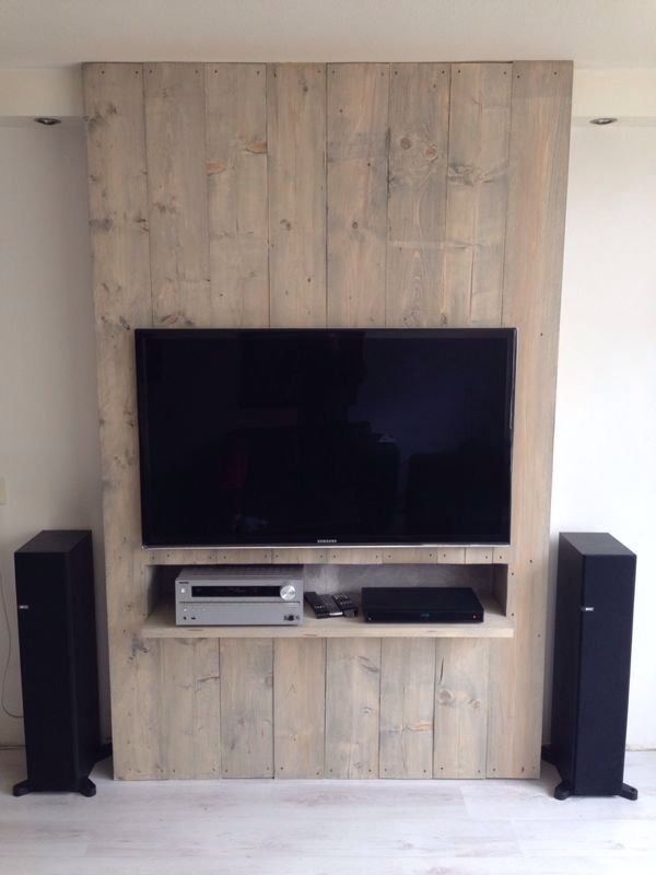 Wood pallet tv stand