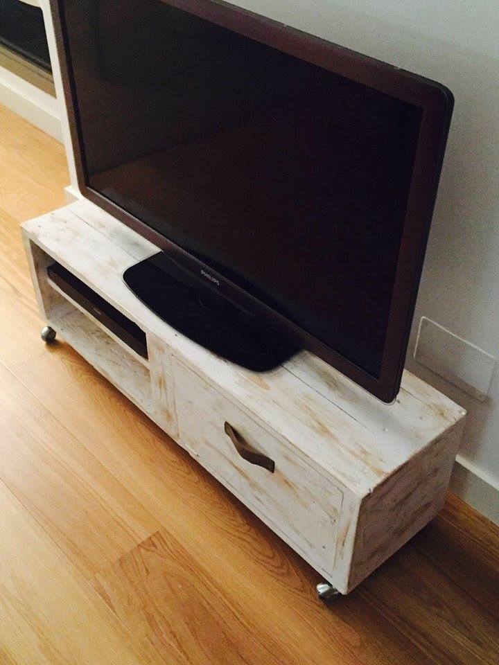 mueble de palet para la televisión