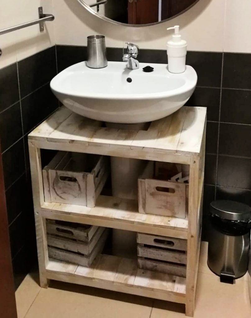 mueble con palets rústico para el lavabo