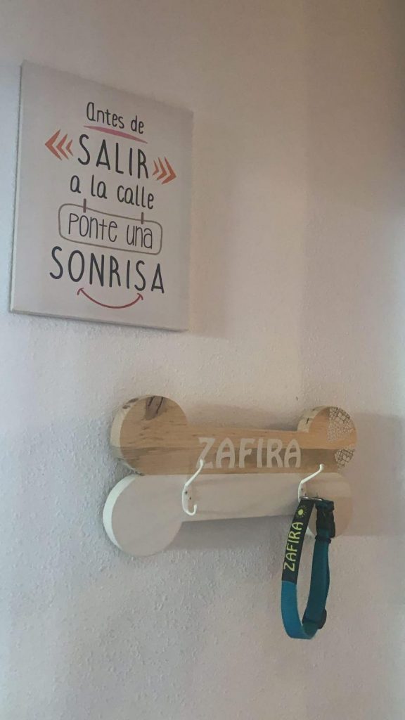 perchero con palets para perros