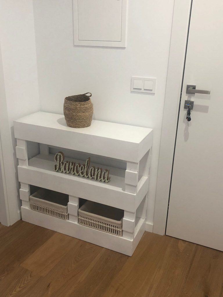 mueble recibidor estrecho